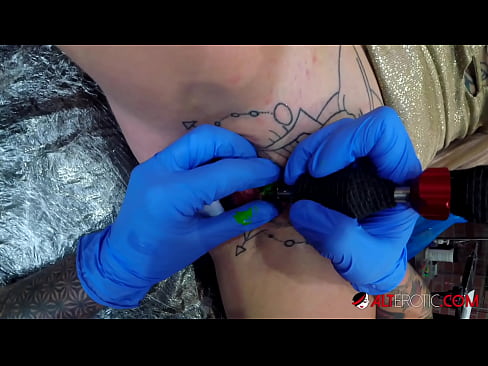 ❤️ U-Sully Savage oshisa izikhotha onama-tattoo okwedlulele wathola i-tattoo ku-clitoris yakhe Izithombe zocansi ezisezingeni eliphezulu ku-porn zu.ladyxxxporno.ru